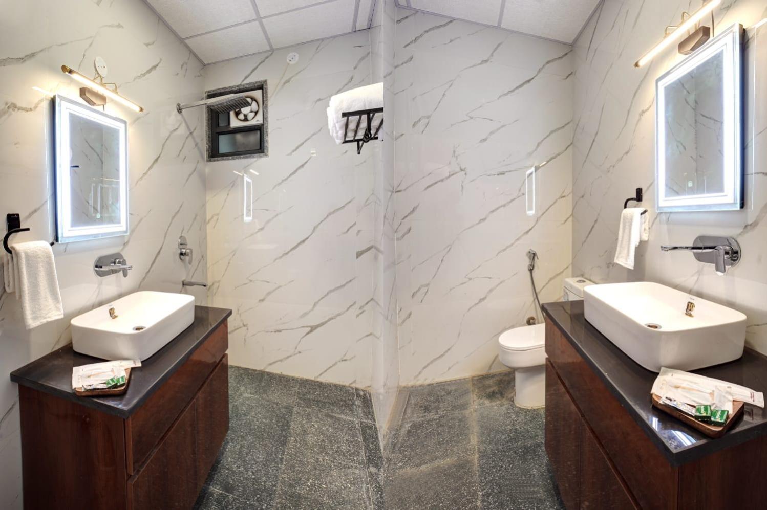 נוידה Hotel Elite Grand Near Kailash Hospital מראה חיצוני תמונה