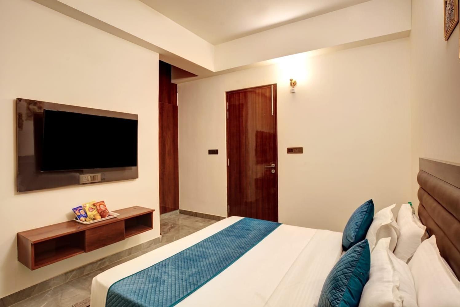 נוידה Hotel Elite Grand Near Kailash Hospital מראה חיצוני תמונה