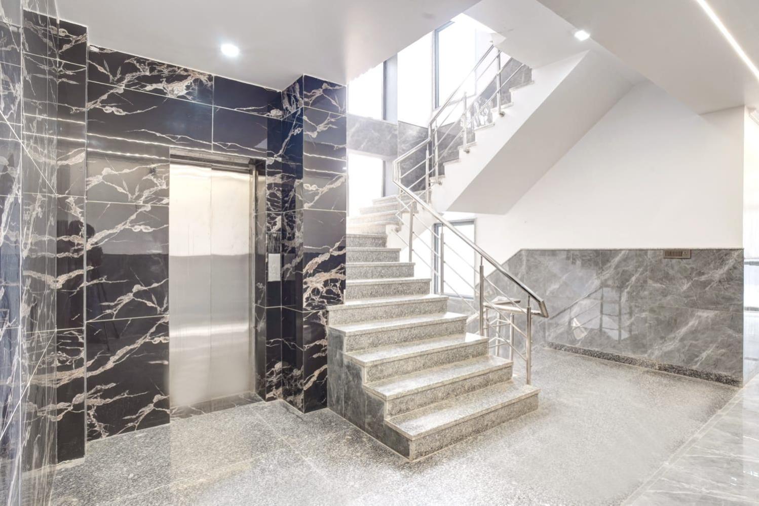 נוידה Hotel Elite Grand Near Kailash Hospital מראה חיצוני תמונה