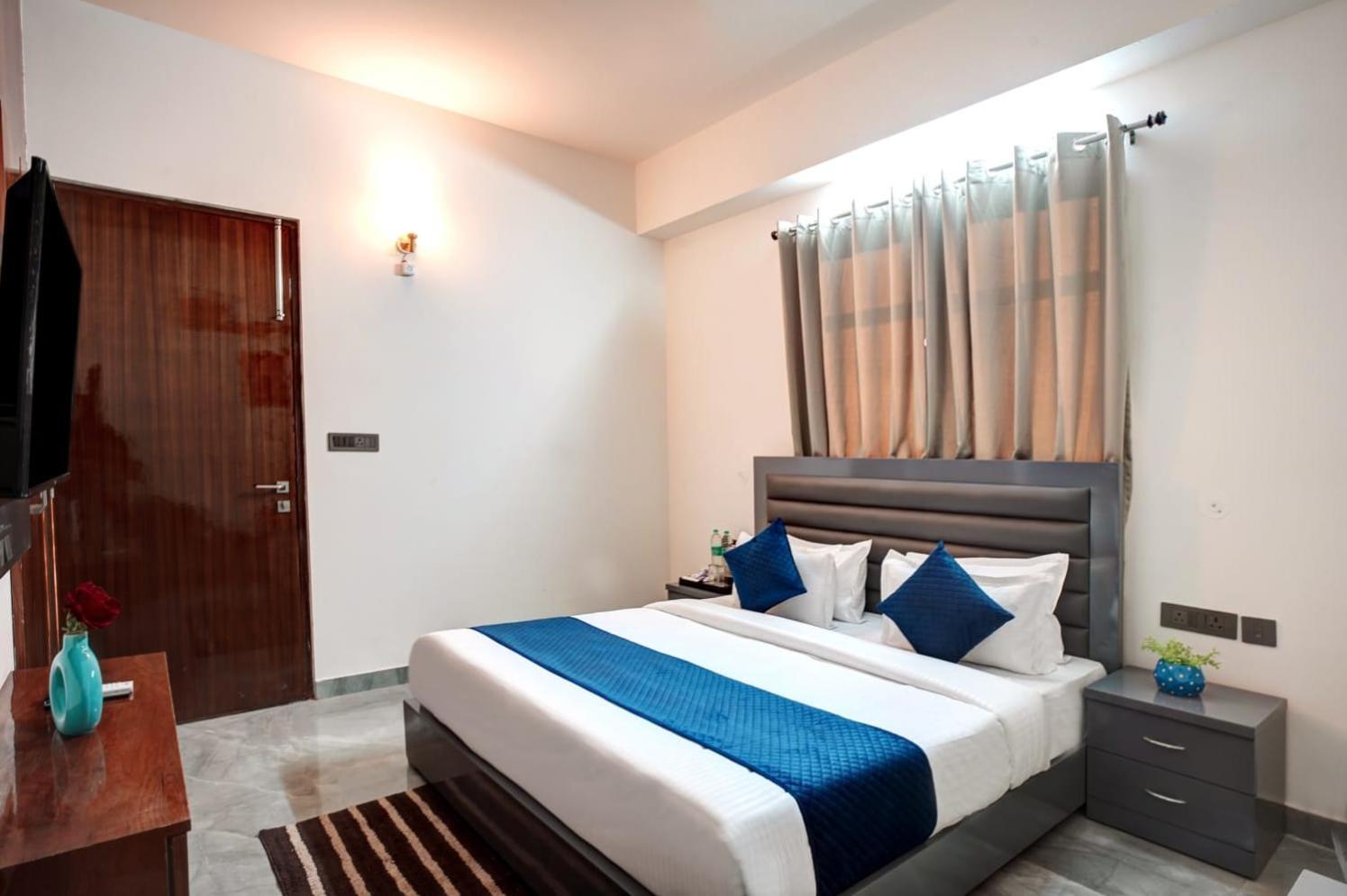 נוידה Hotel Elite Grand Near Kailash Hospital מראה חיצוני תמונה