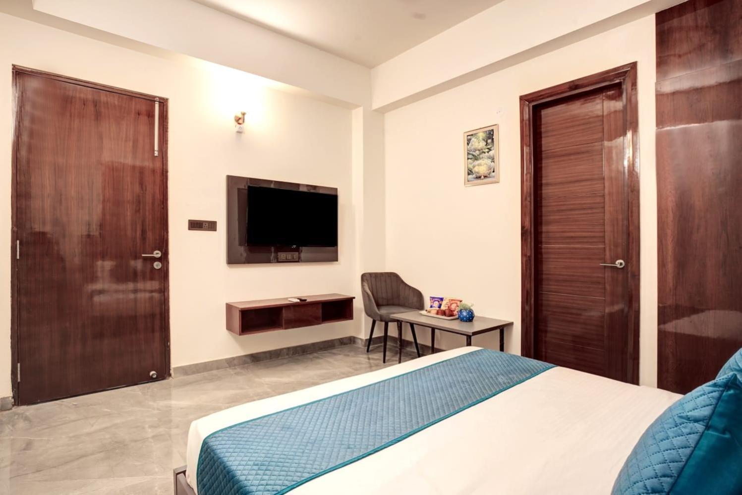 נוידה Hotel Elite Grand Near Kailash Hospital מראה חיצוני תמונה