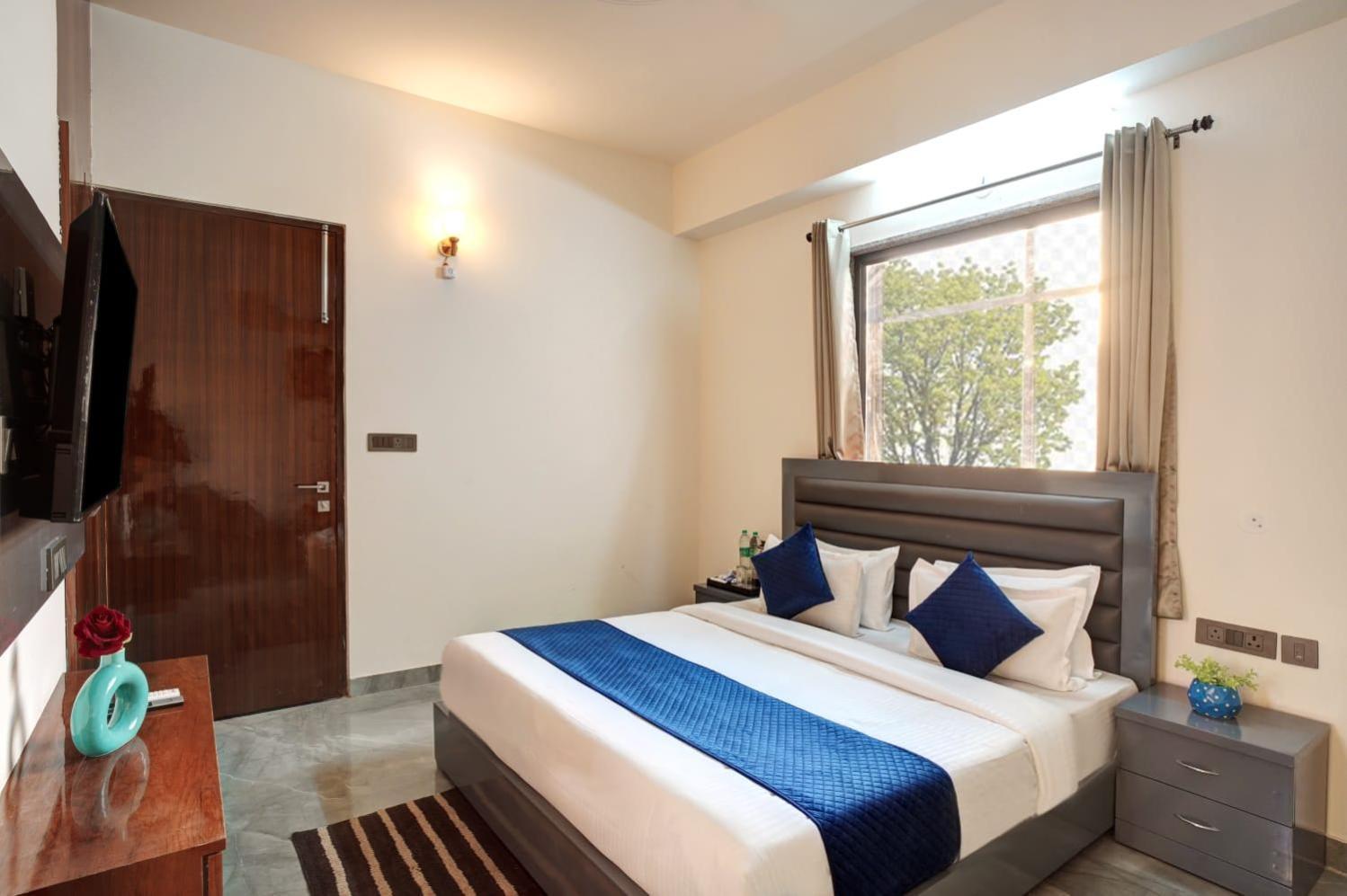 נוידה Hotel Elite Grand Near Kailash Hospital מראה חיצוני תמונה