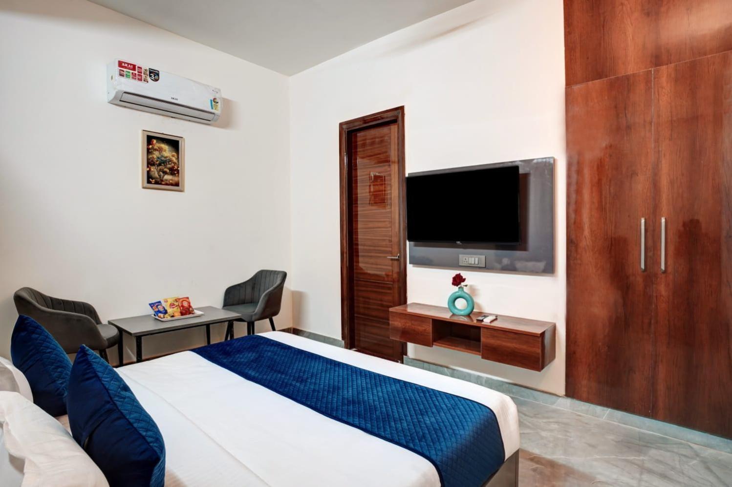 נוידה Hotel Elite Grand Near Kailash Hospital מראה חיצוני תמונה