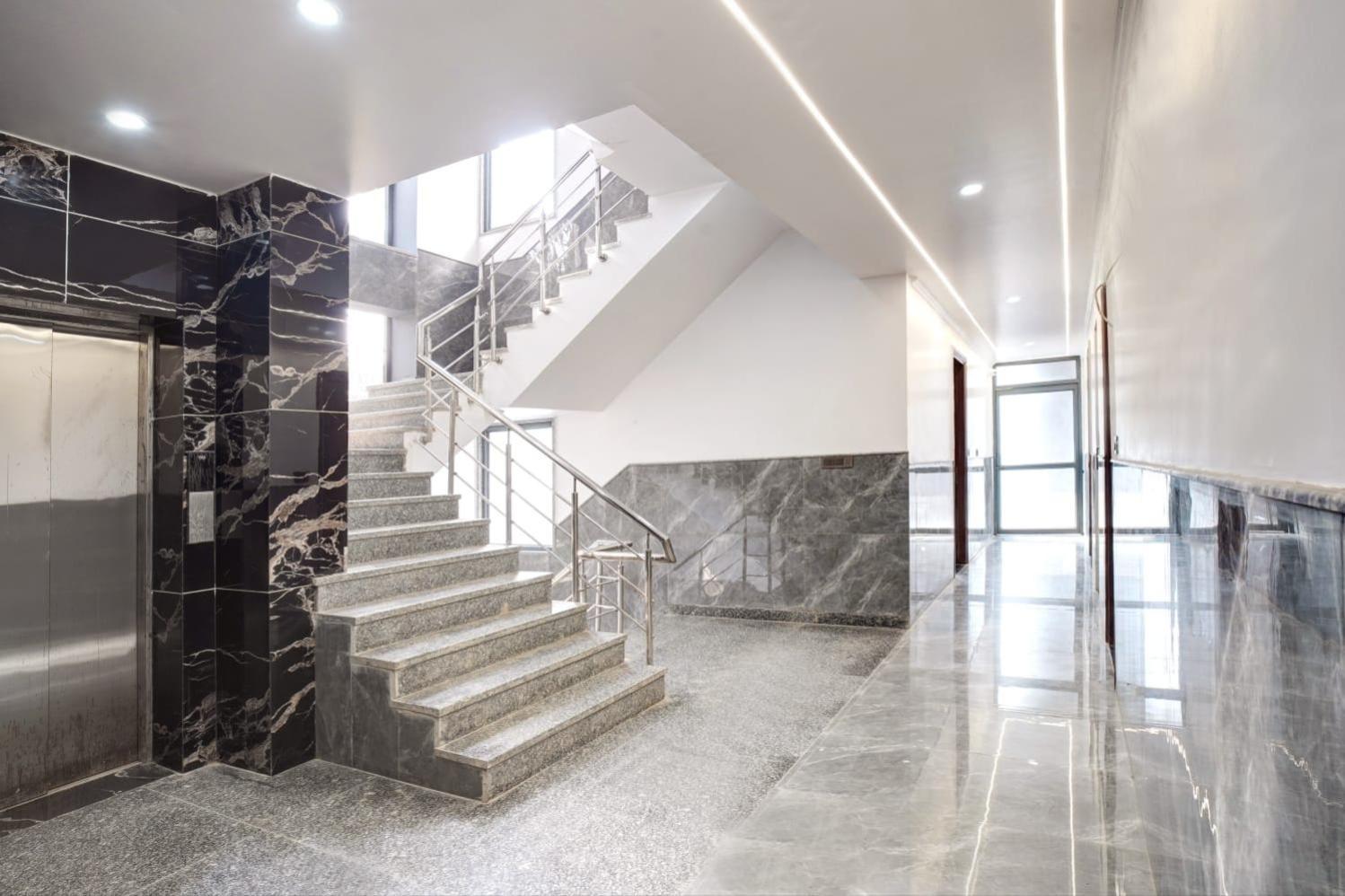 נוידה Hotel Elite Grand Near Kailash Hospital מראה חיצוני תמונה