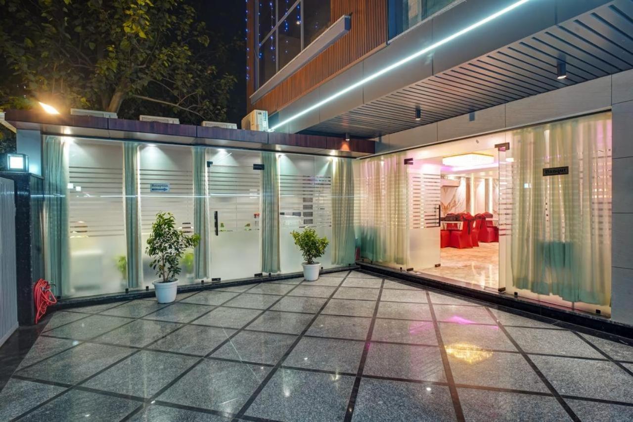 נוידה Hotel Elite Grand Near Kailash Hospital מראה חיצוני תמונה