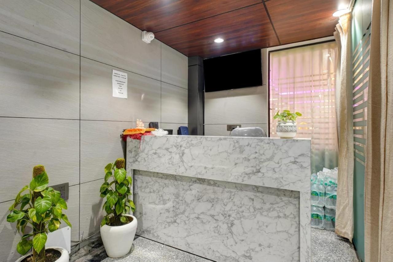 נוידה Hotel Elite Grand Near Kailash Hospital מראה חיצוני תמונה